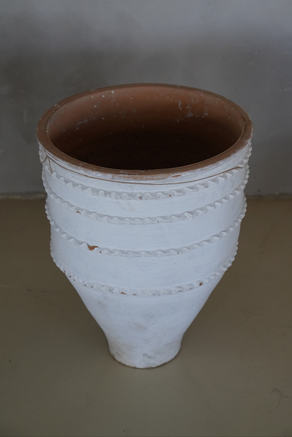 Whitewashed Dagar Mini Pot