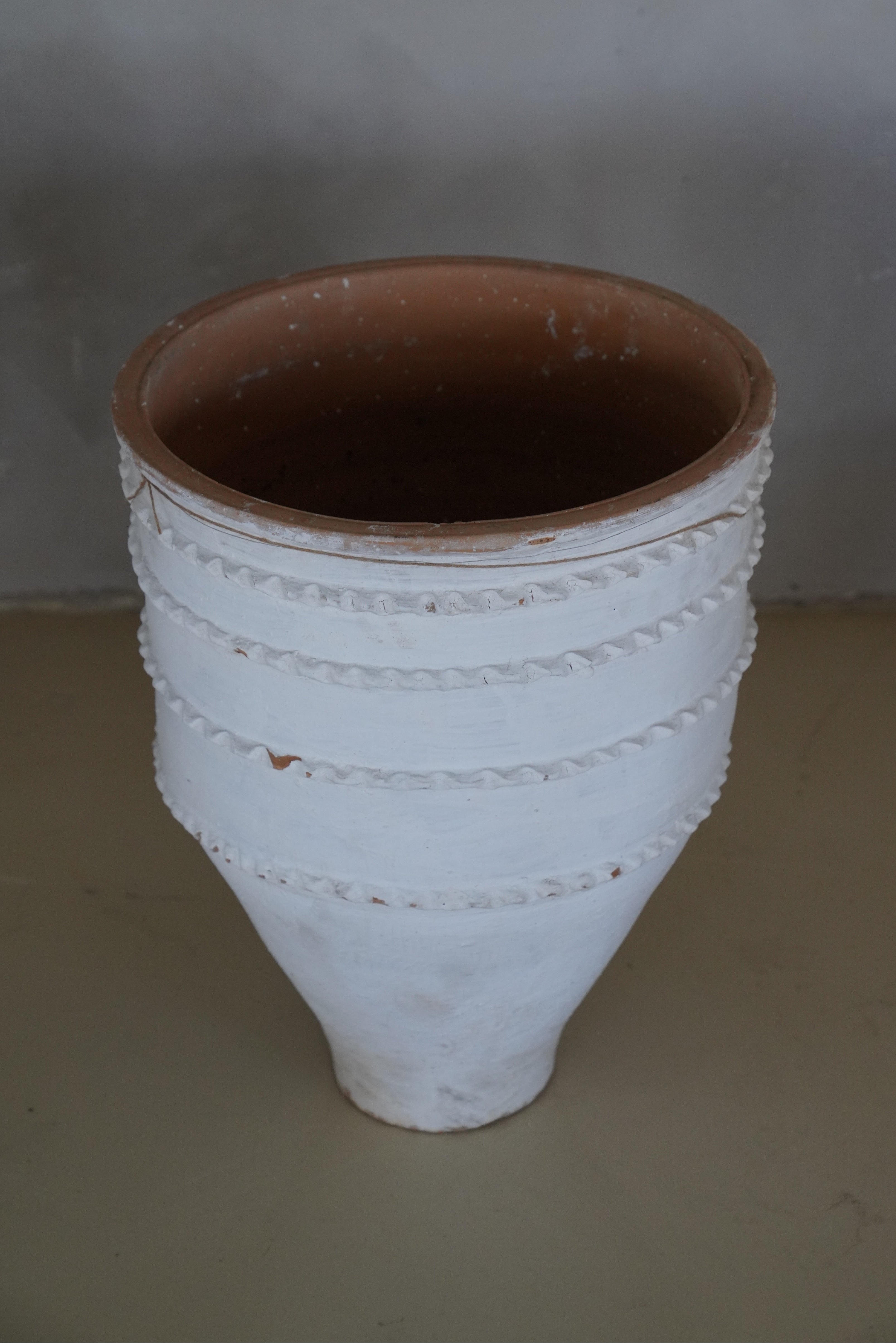 Whitewashed Dagar Mini Pot